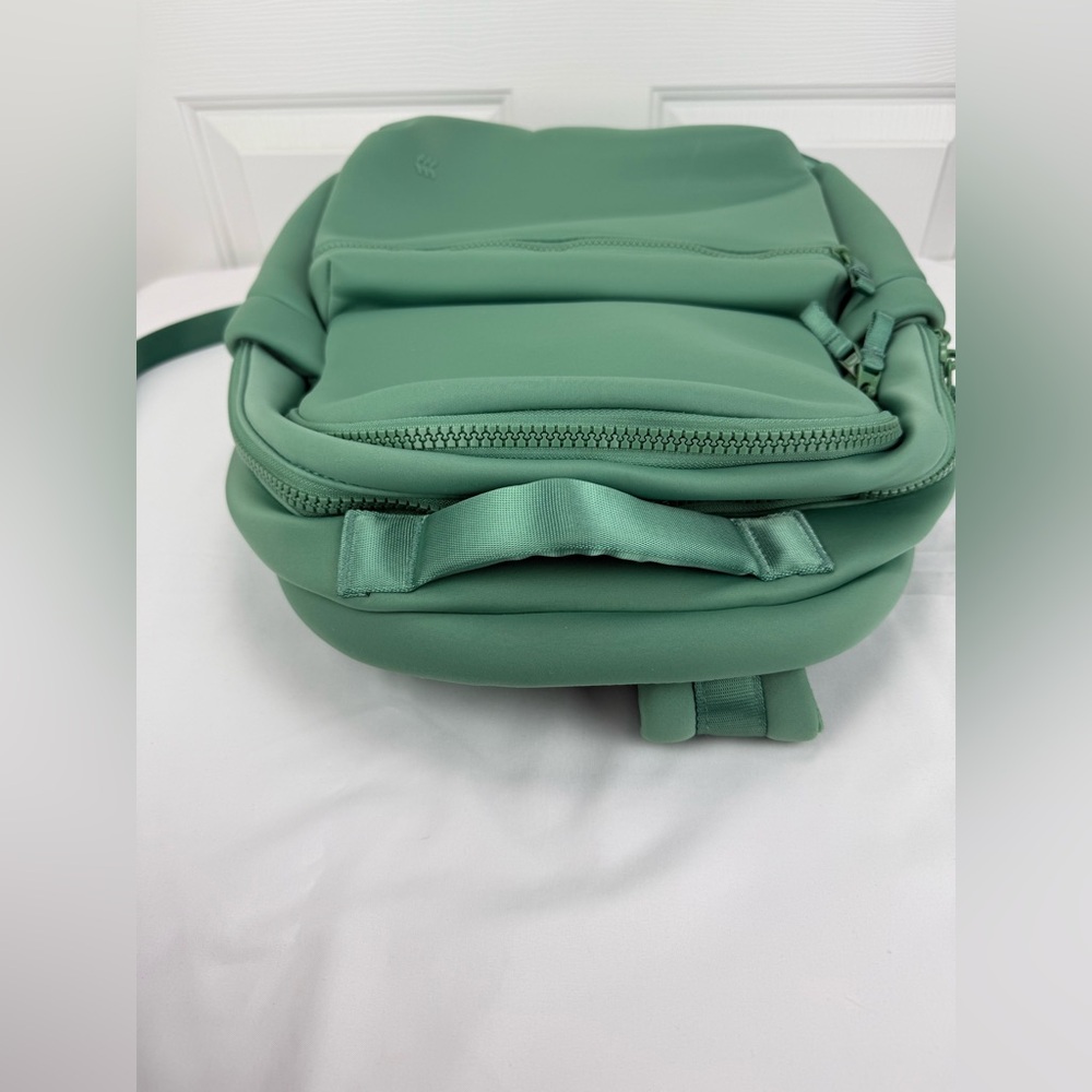 All In Motion Faux Neoprene Laptop Backpack Green, NWOT - Picture 9 of 11